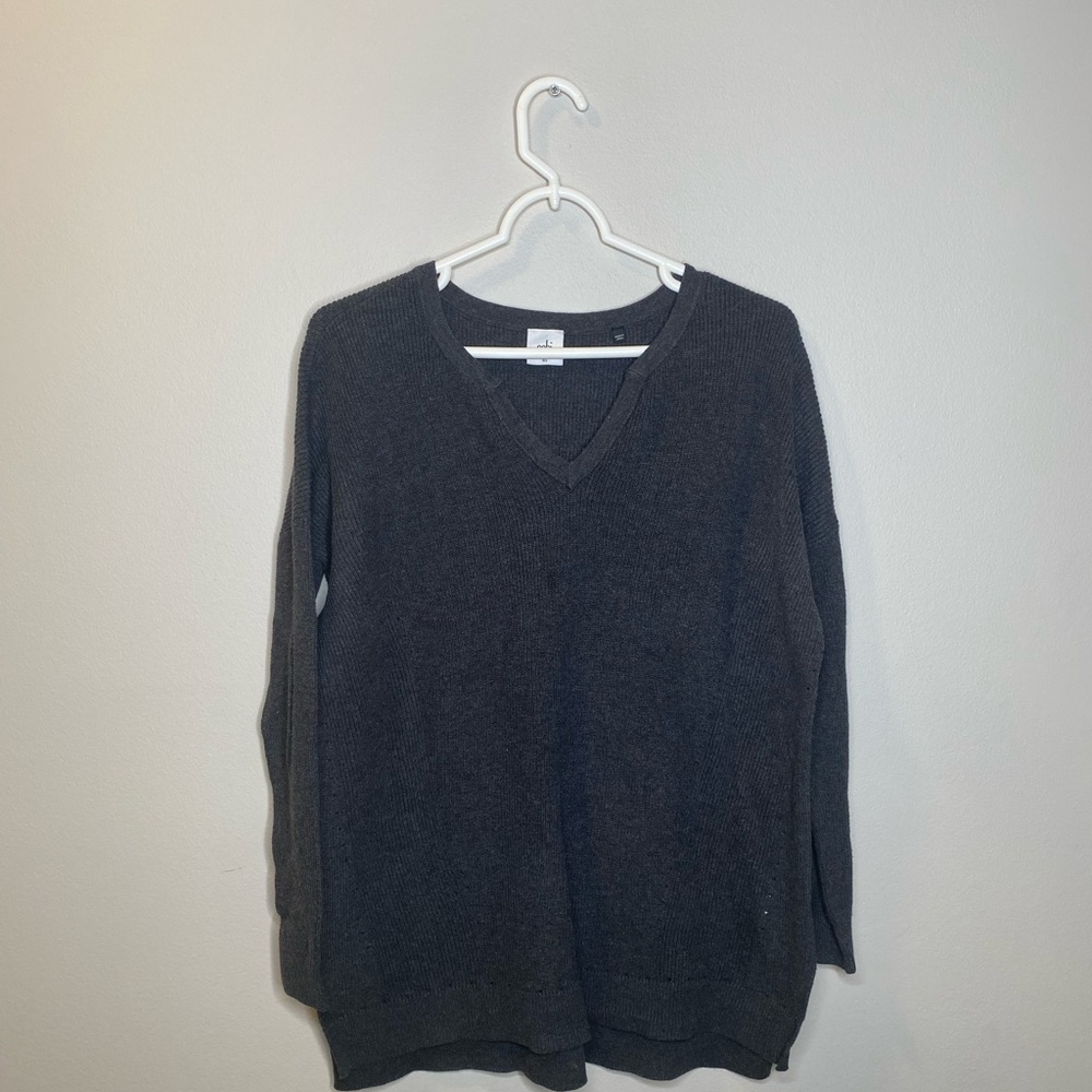Cabi snuggle women’s  knit pullover tunic 3705 size XS gray V-neck